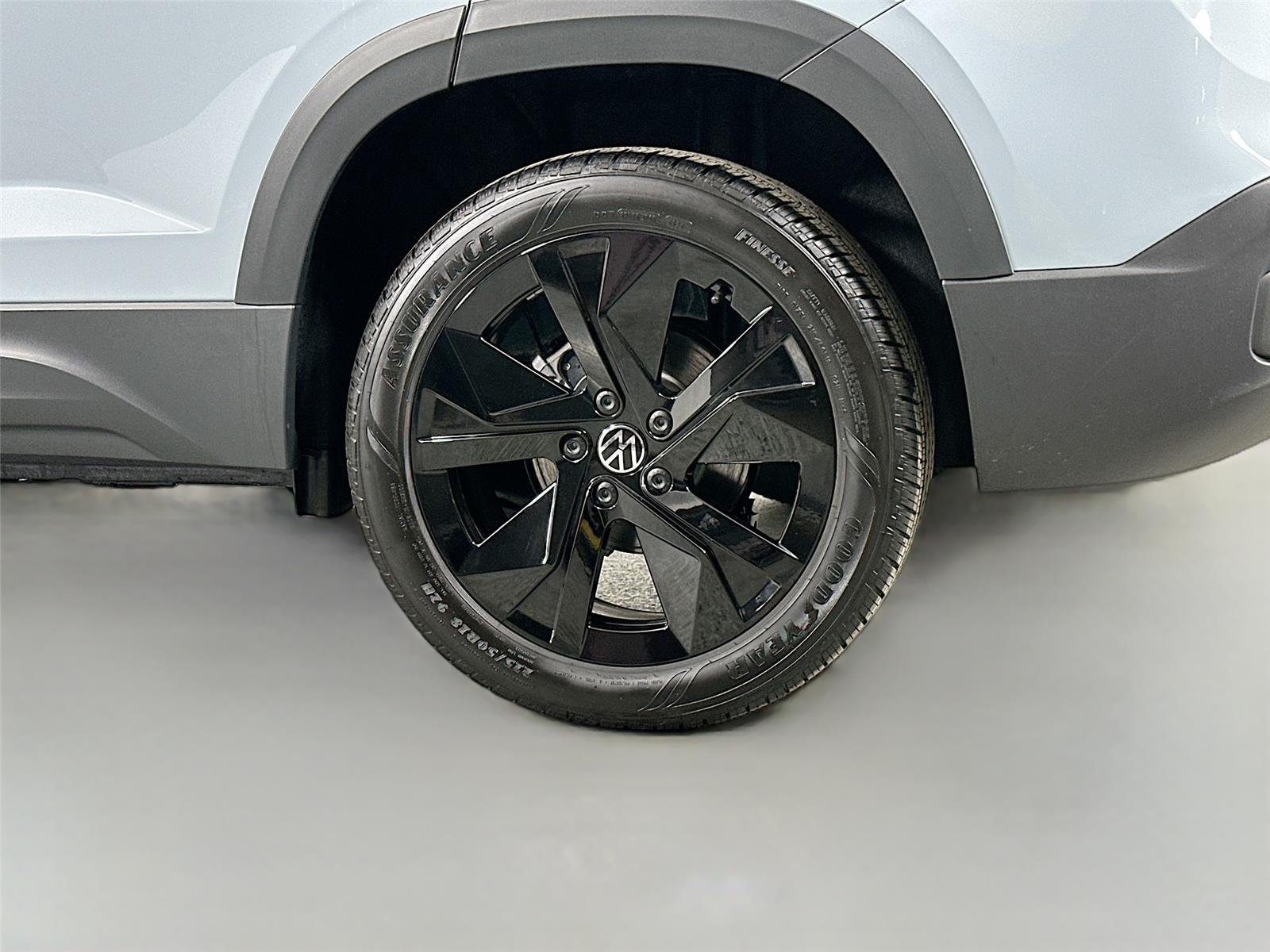 Certified Used 2025  Volkswagen SE Black image 19