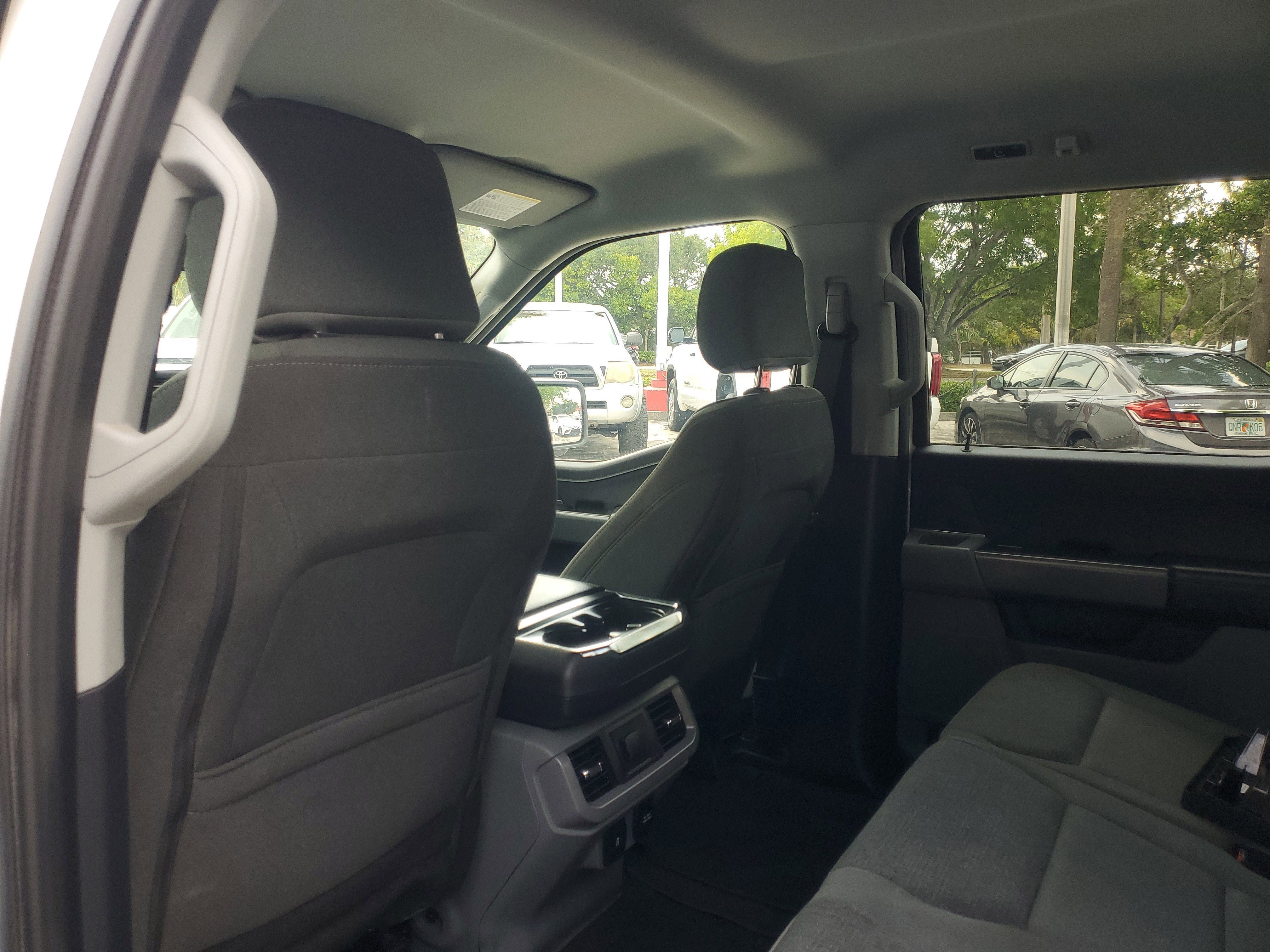 Used 2024 Oxford White Ford XLT image 10