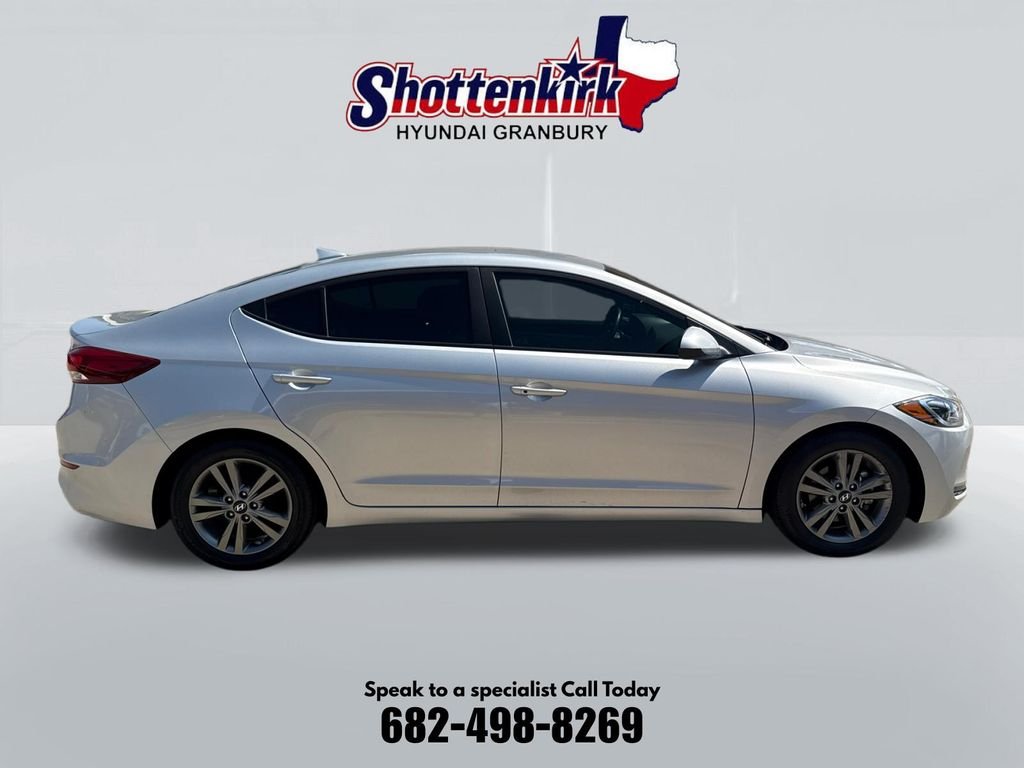 Used 2017 Silver Hyundai SE image 5