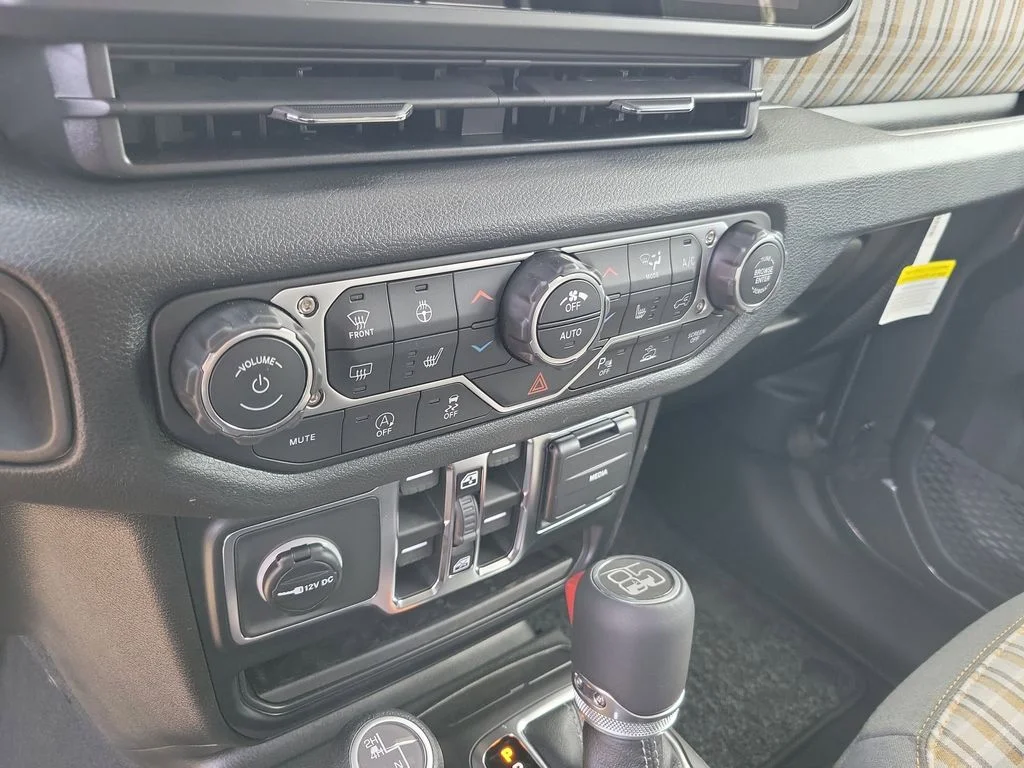 New 2026 Granite Crystal Metallic Clear-Coat Exterior Paint Jeep 85th Anniversary Edition image 17