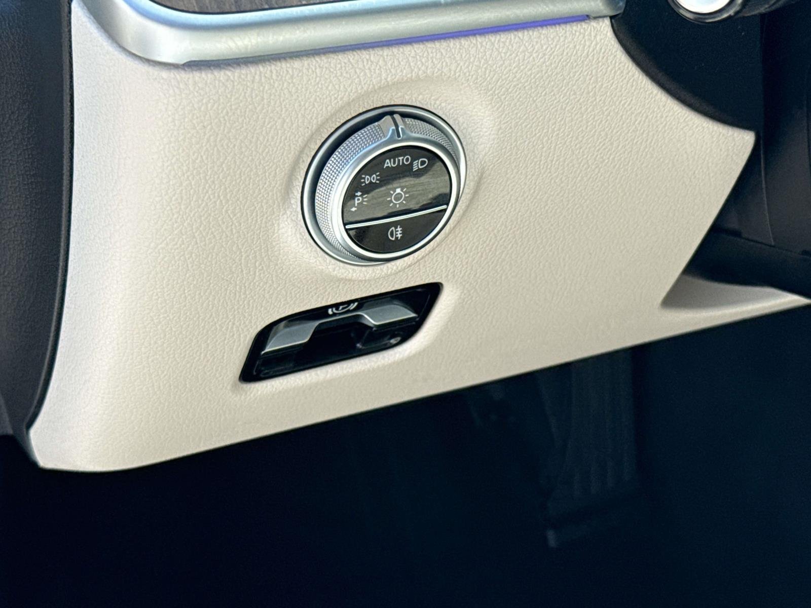 Used 2022 White Mercedes-Benz C 300 image 28