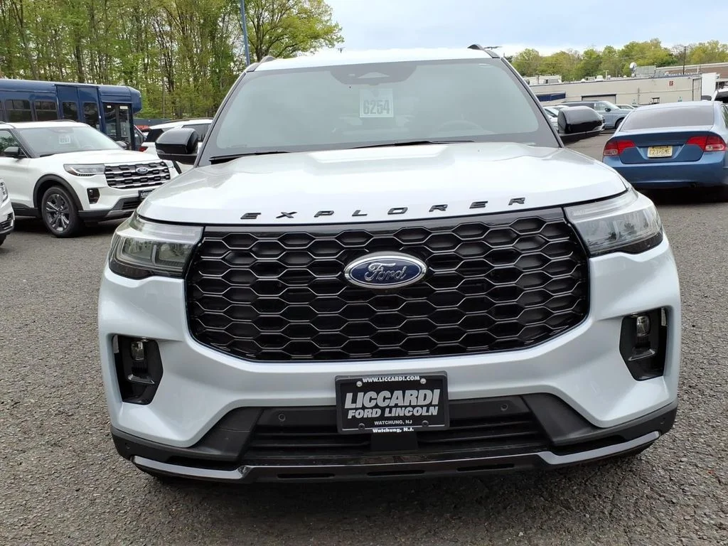 New 2026 Space White Metallic Ford ST-Line image 2