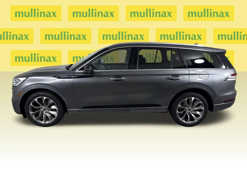 Used 2023 Gray Lincoln Grand Touring image 9