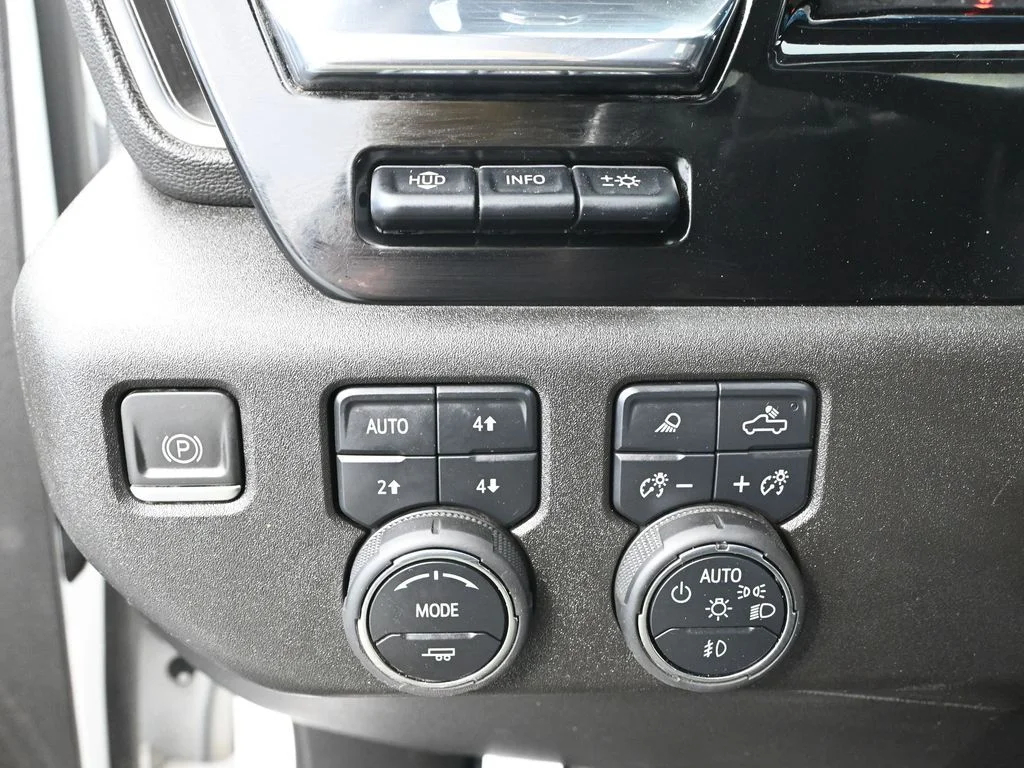 2023 Chevrolet Silverado 1500 LTZ - Photo 39