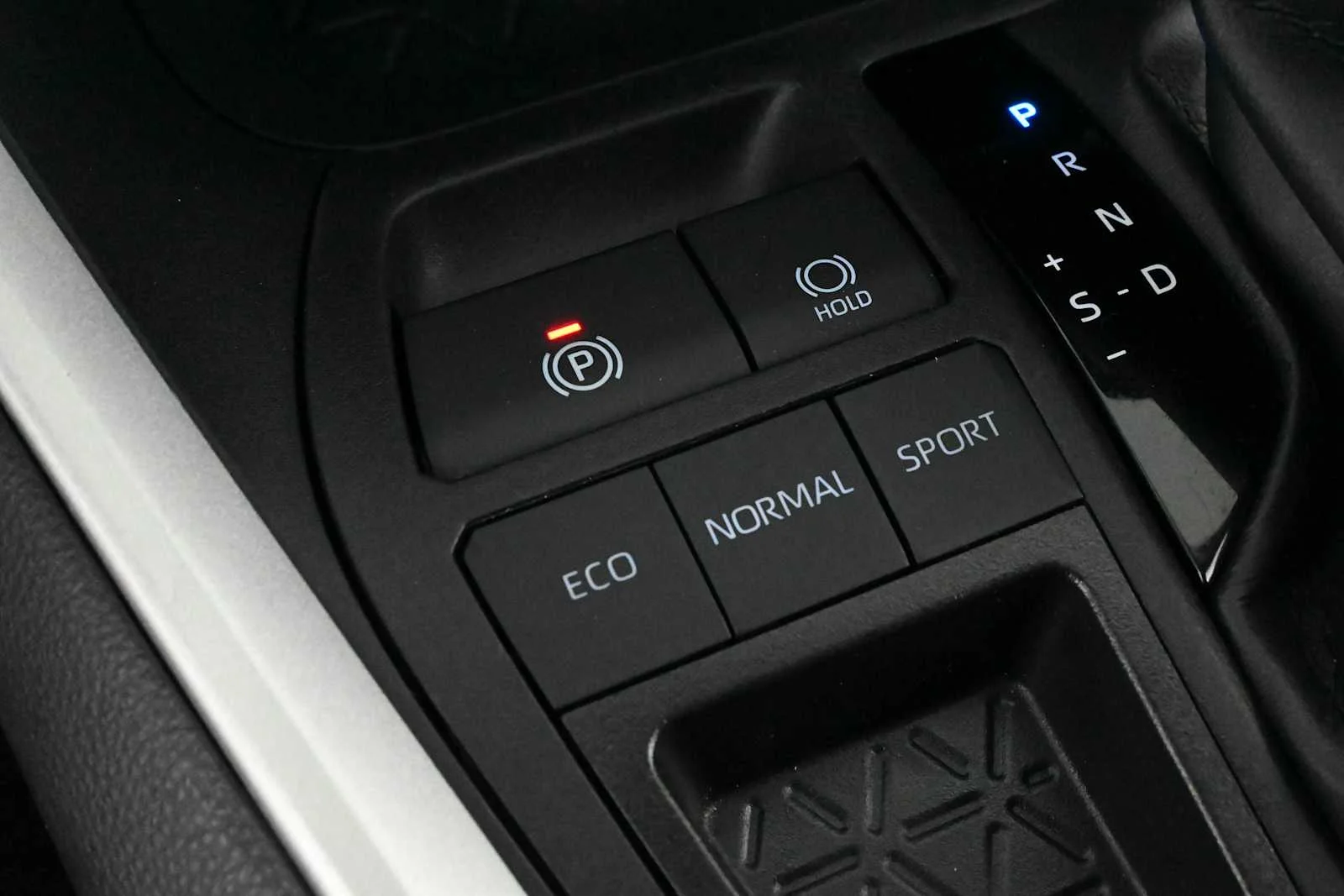 Used 2024 Ice Cap Toyota XLE image 25