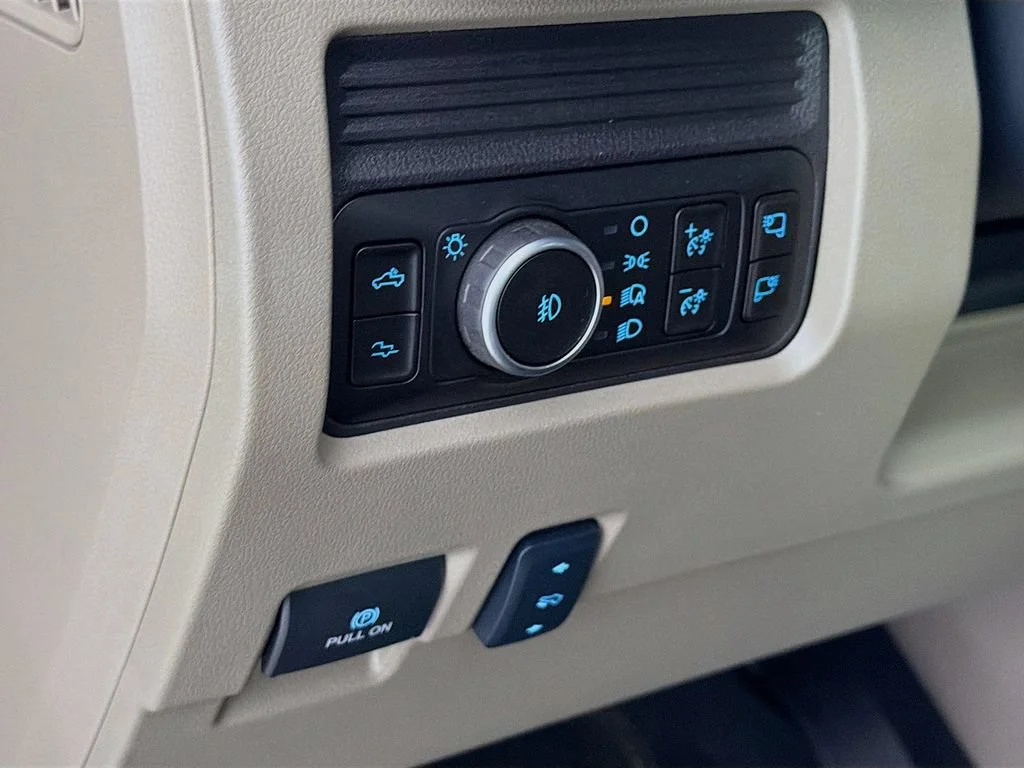 Used 2025  Ford XL image 11