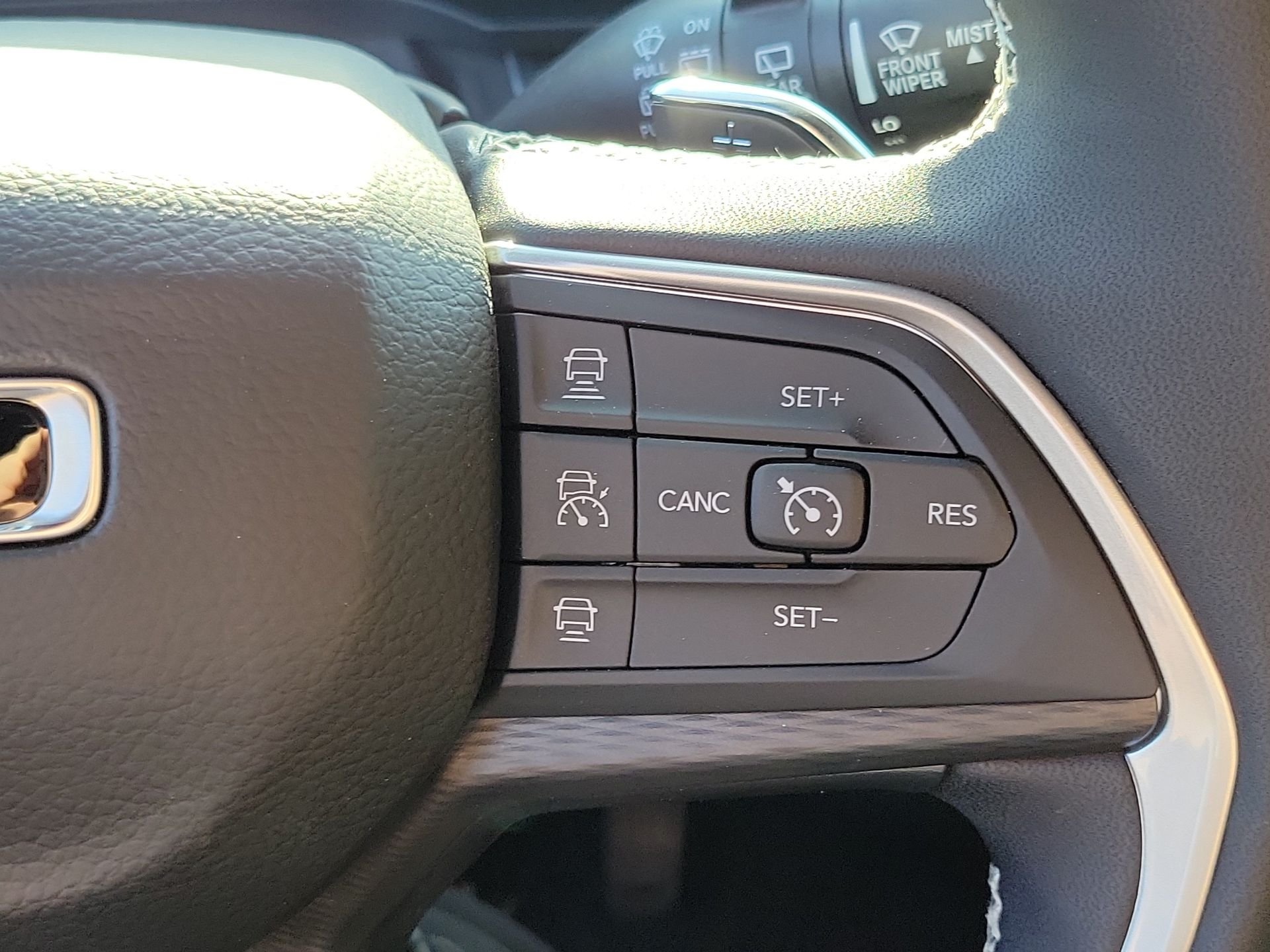 New 2026 Silver Zynith Exterior Paint Jeep Laredo X image 8