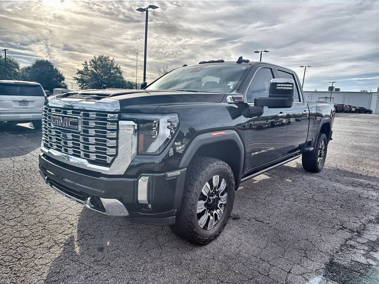Used 2024 Onyx Black GMC Denali image 4