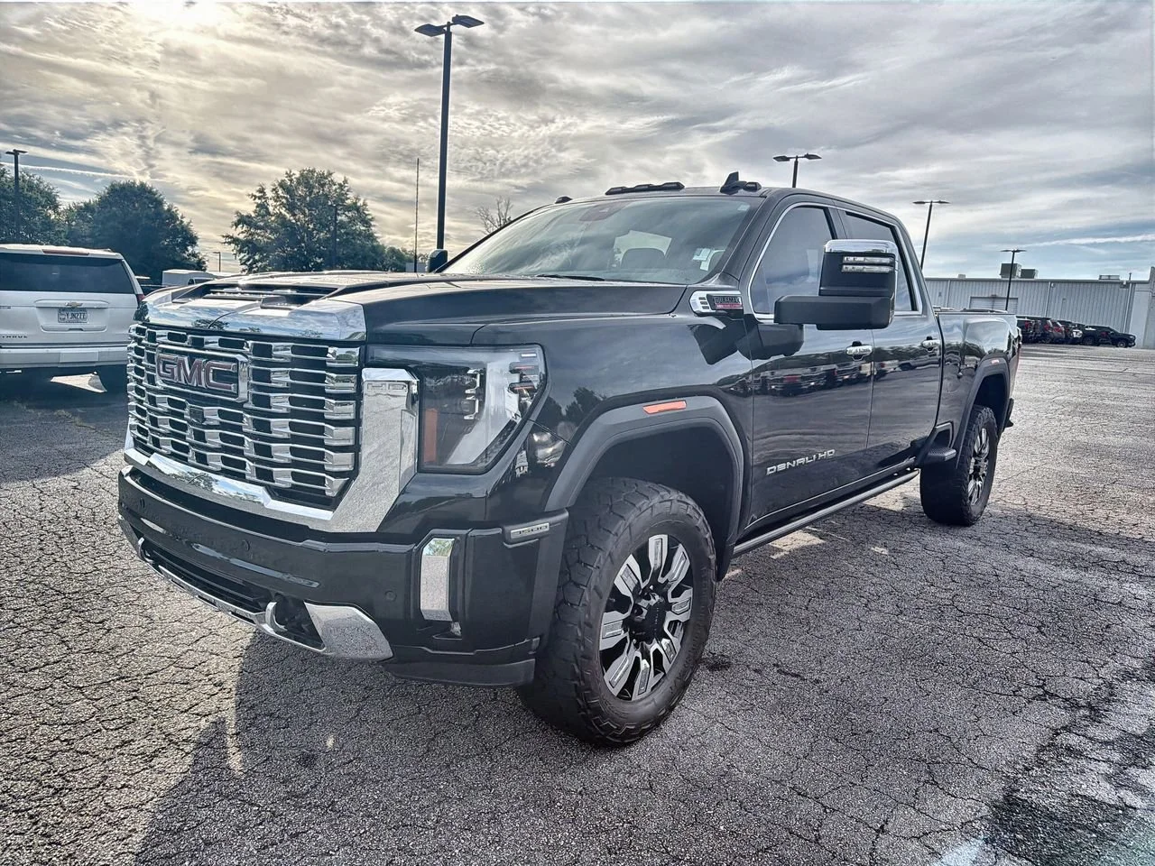 Used 2024 Onyx Black GMC Denali image 4