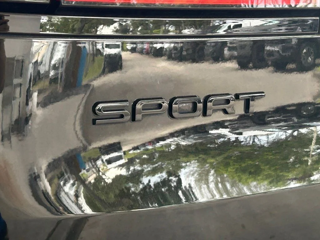 Used 2024 Black Land Rover Dynamic SE image 19