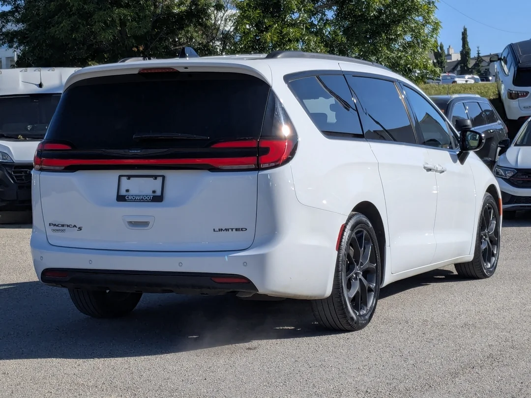 Certified Used 2025 White Chrysler Limited - - FWD - Nappa Leather - Adaptive Cruise - Full Sunroof - Heated Seat & Wheel & More! image 8
