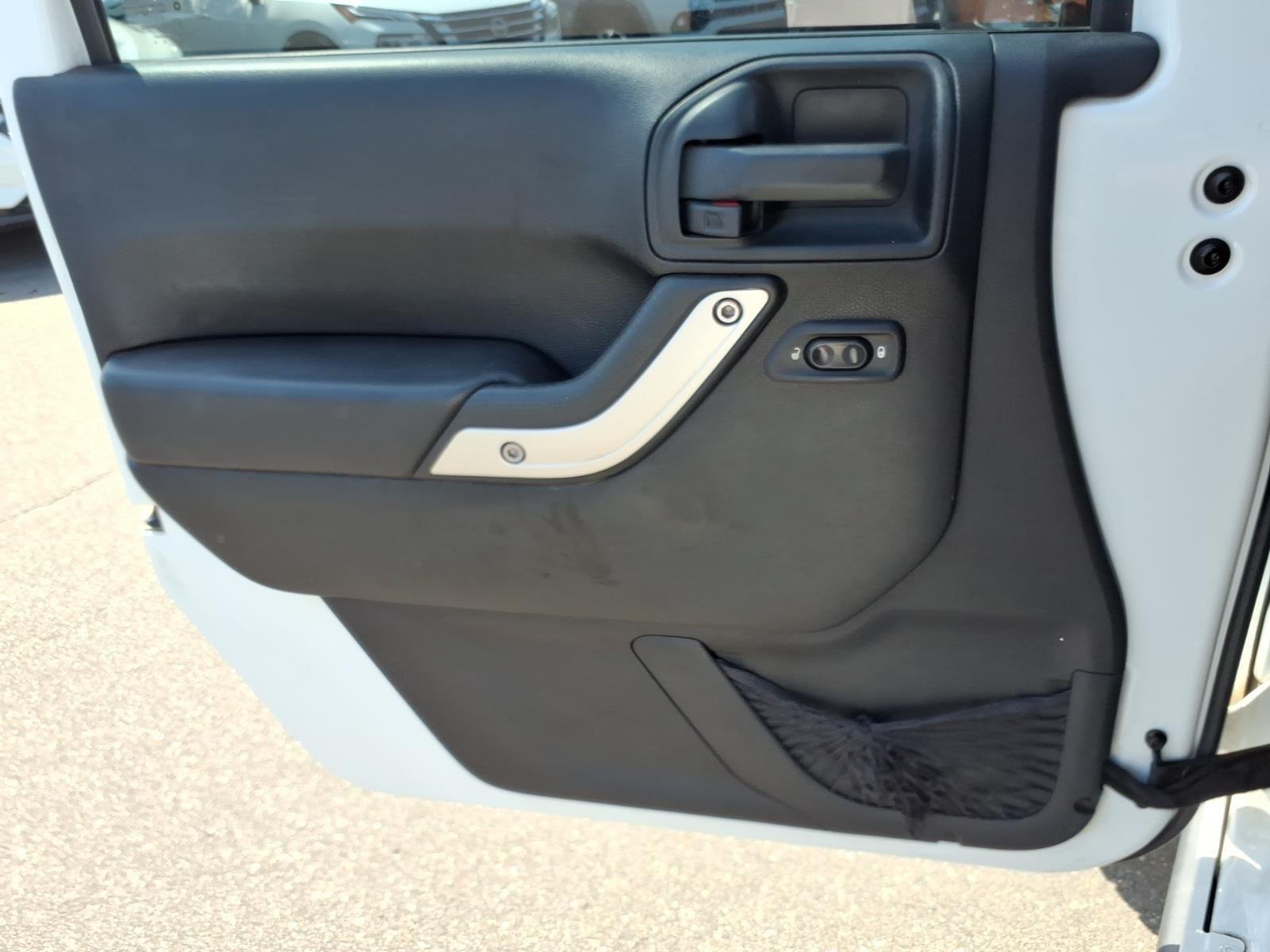 Used 2017 Bright White Clearcoat Jeep Rubicon image 32