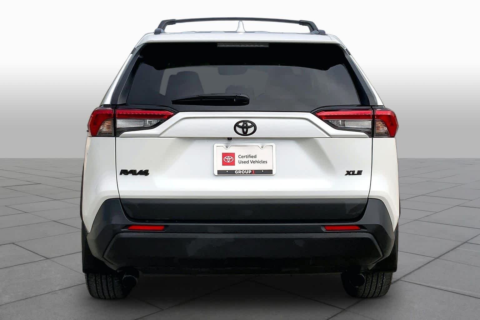 Used 2025 Wind Chill Pearl Toyota XLE Premium image 5