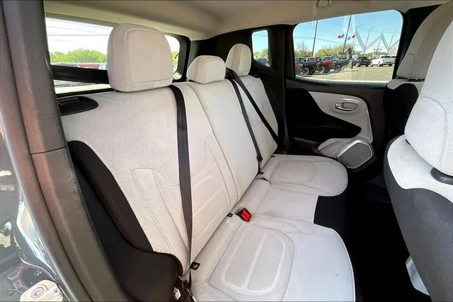 Used 2018 Gray Jeep Latitude image 29