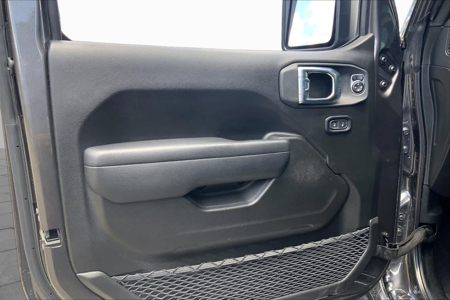 Used 2025 Granite Crystal Metallic Clearcoat Jeep Mojave image 22
