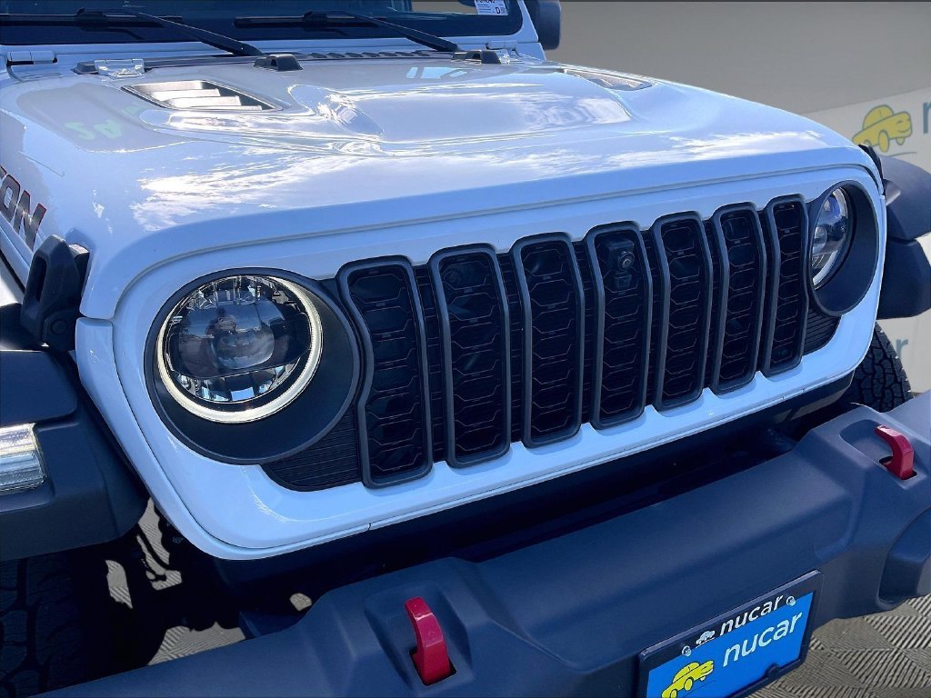 Used 2024 Bright White Clearcoat Jeep Rubicon image 28