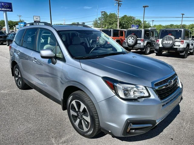 Used 2018 Silver Subaru 2.5i Premium image 11