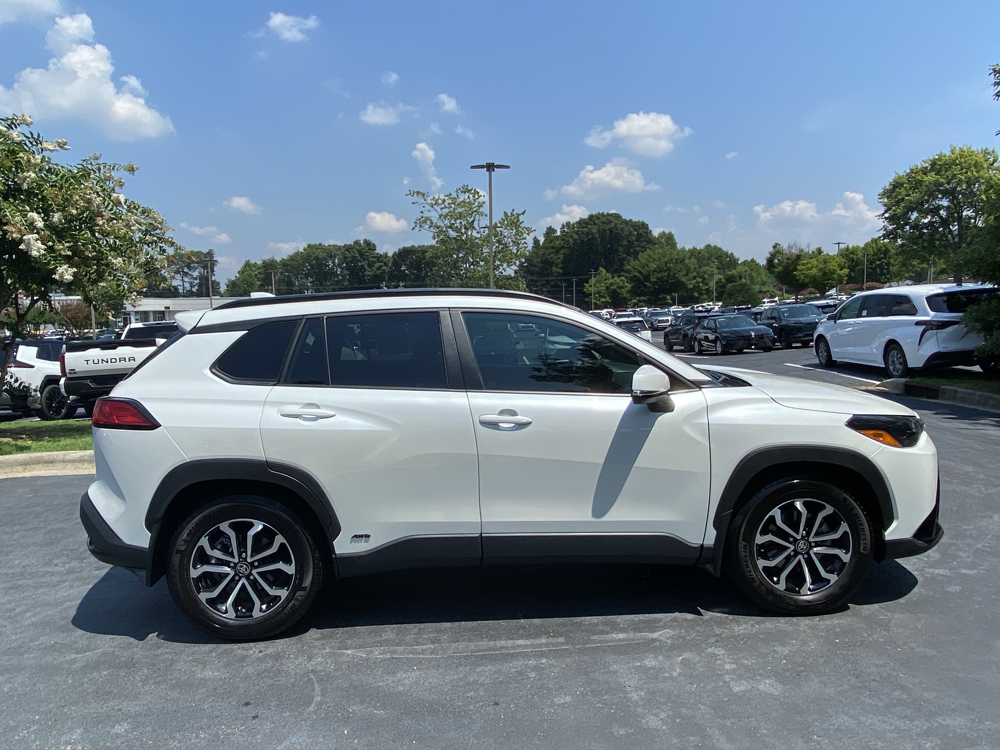 Used 2023 Wind Chill Pearl Toyota Hybrid SE image 4