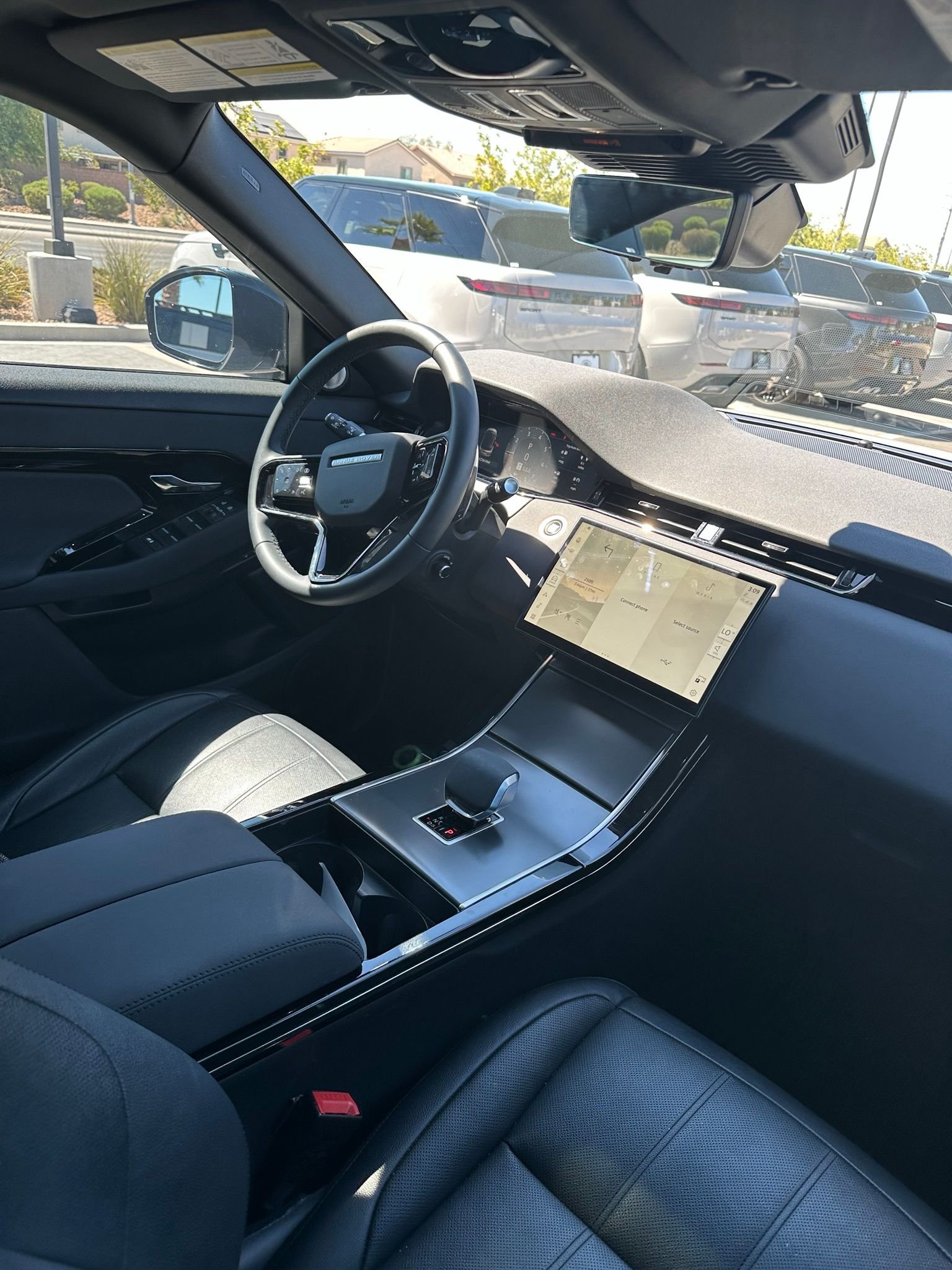 Used 2024 Fuji White Land Rover Dynamic image 14