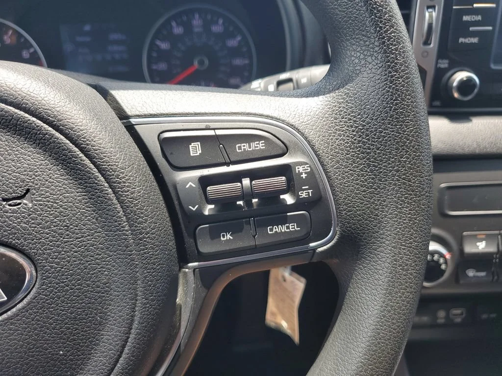 Used 2018 White Kia LX image 21