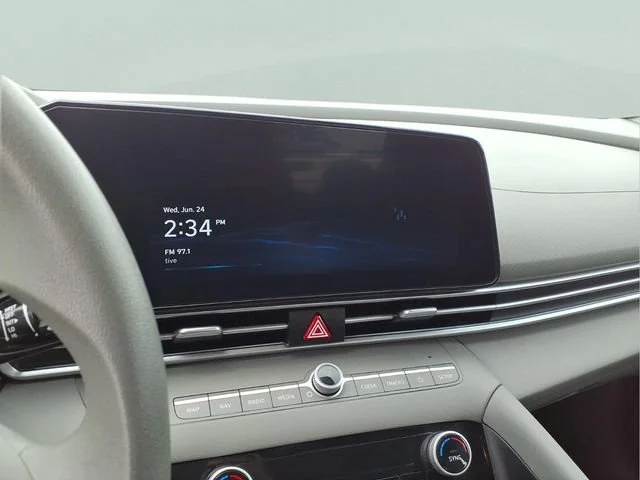 Used 2024  Hyundai SEL image 8