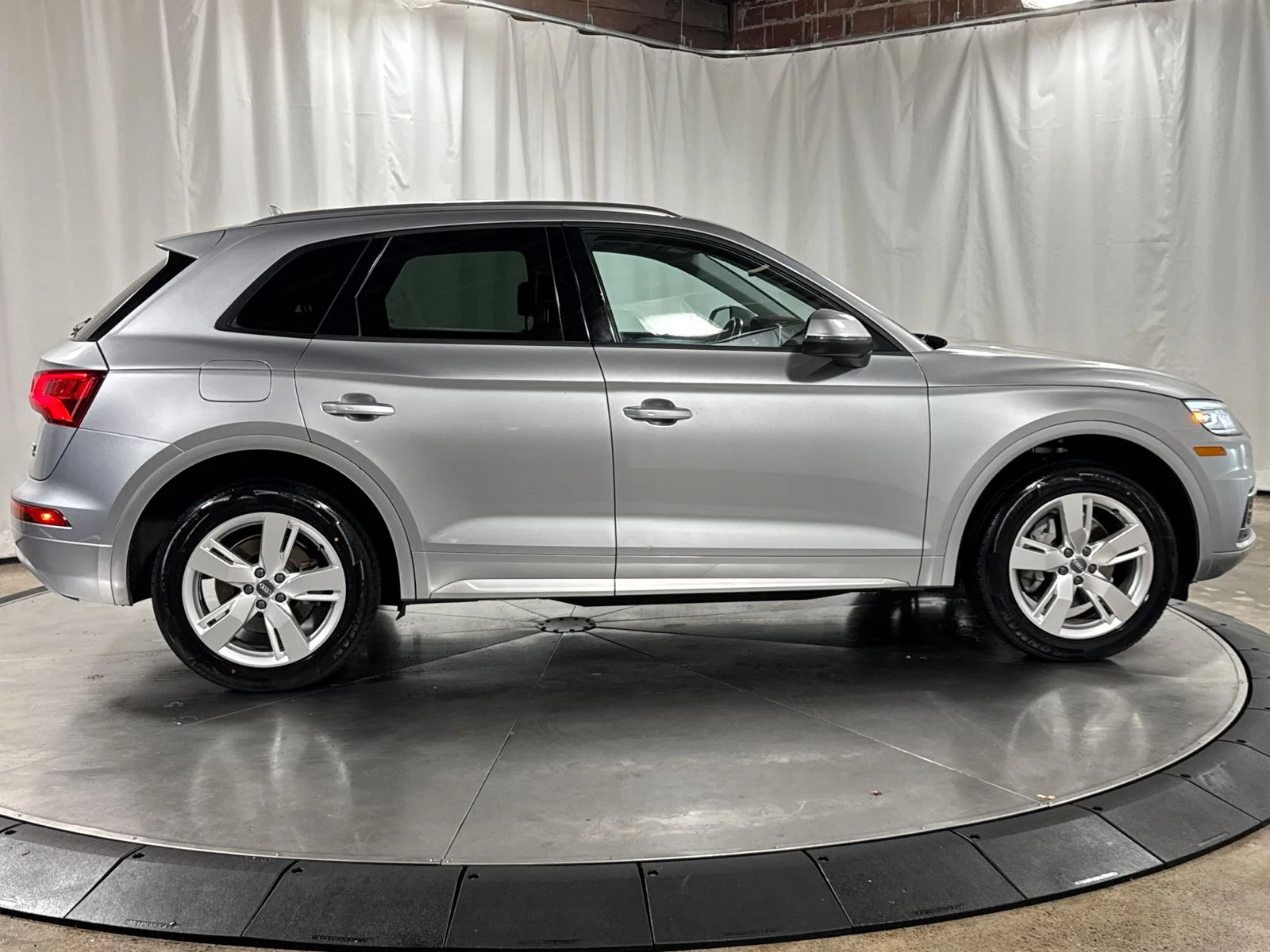 Used 2018 Florett Silver Metallic Audi 2.0T Premium quattro image 6