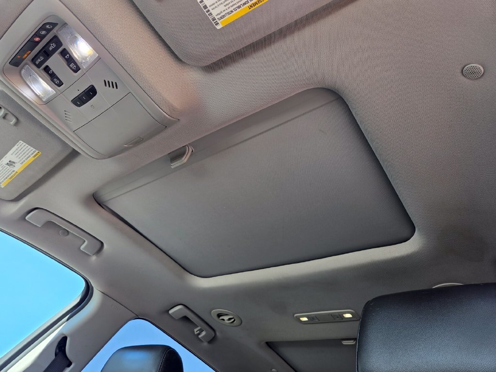 Used 2018 White GMC SLT-2 image 14