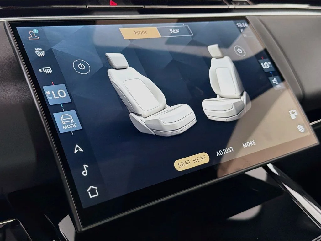 New 2027 Fuji White Land Rover Dynamic SE image 21