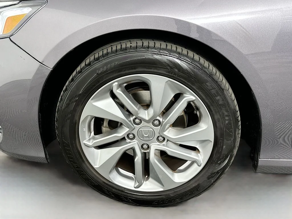 Used 2018 Lunar Silver Metallic Honda LX image 28
