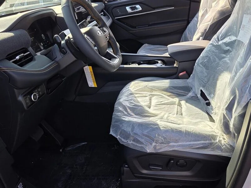 New 2026 Space White Metallic Ford Tremor® image 5
