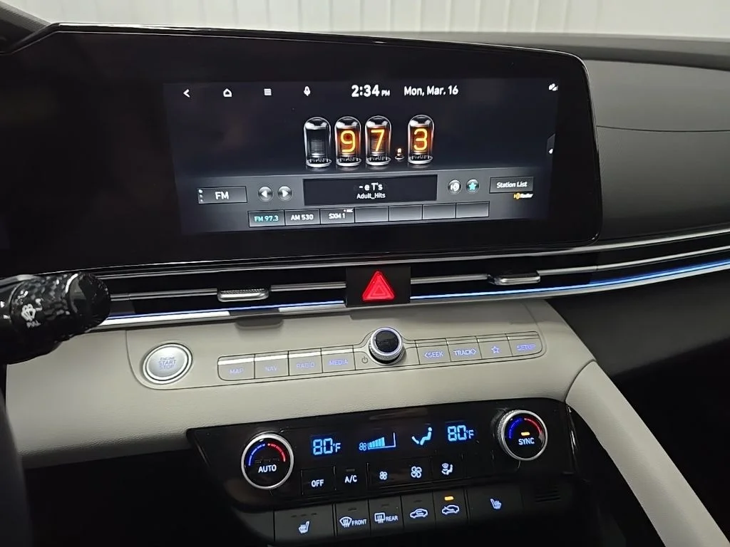 Used 2023 Black Hyundai Limited image 21