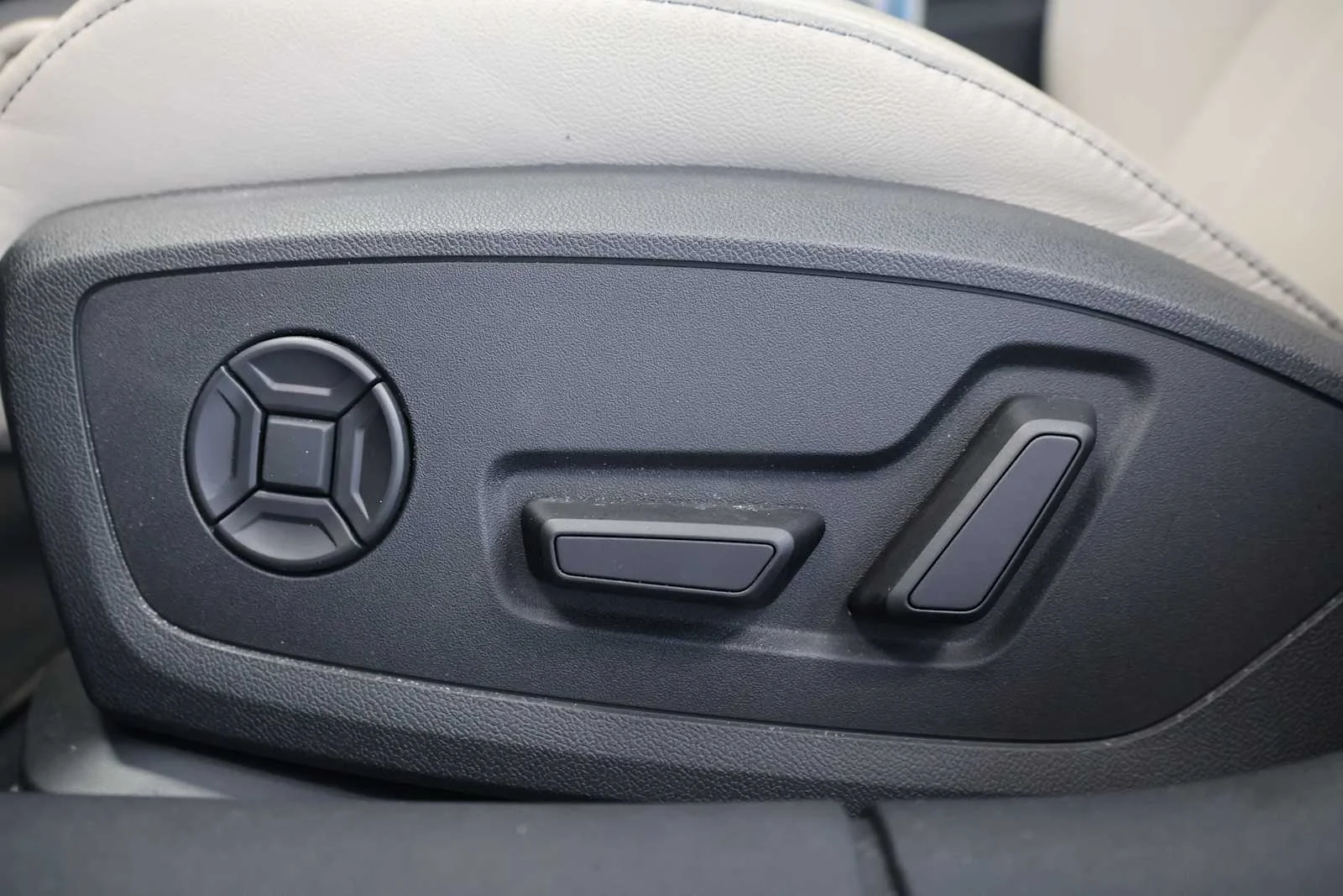 Used 2025 Chronos Gray Metallic Audi Premium Plus image 16
