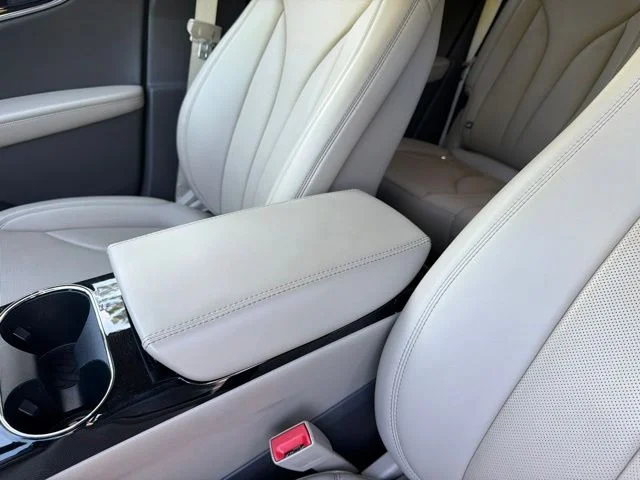 Used 2021 White Lincoln Reserve image 20