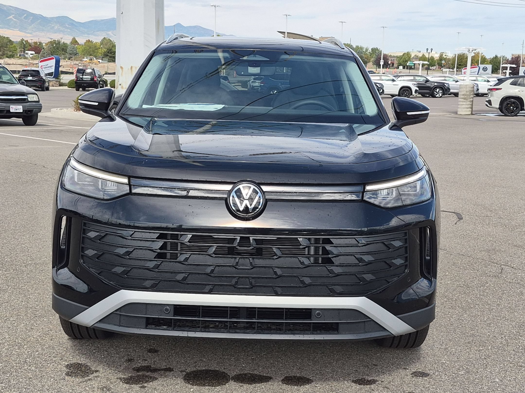 New 2026 Deep Black Pearl Volkswagen SE image 9
