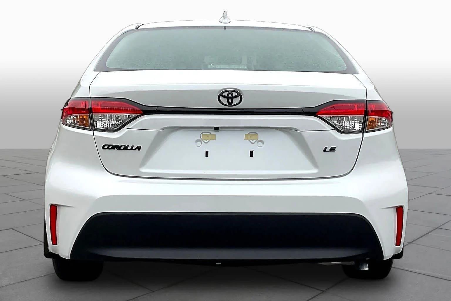 New 2027 Wind Chill Pearl Toyota LE image 4