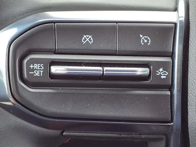 Used 2024 White GMC AT4X image 21