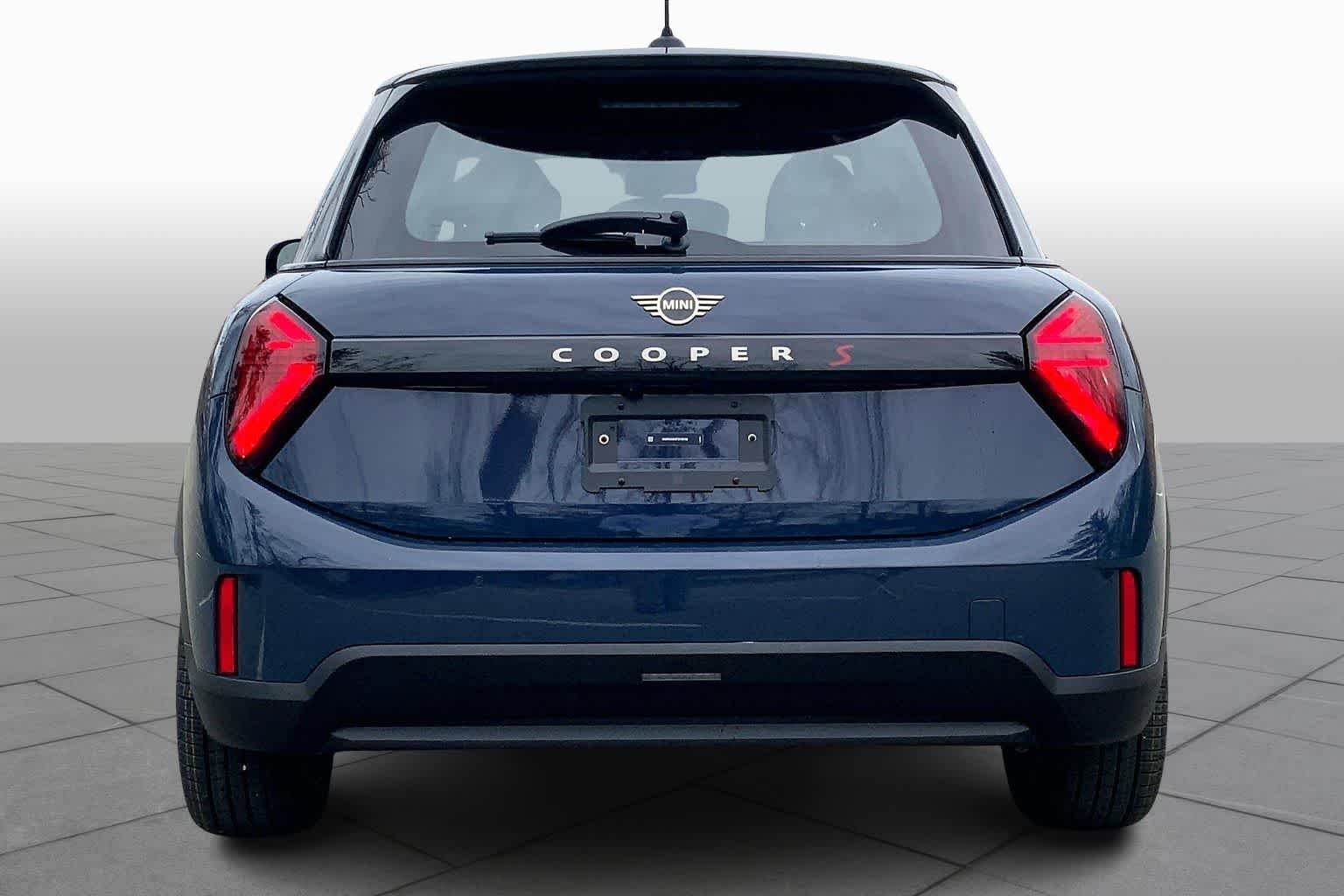 New 2026 Indigo Sunset Blue Metallic MINI Signature Plus image 4