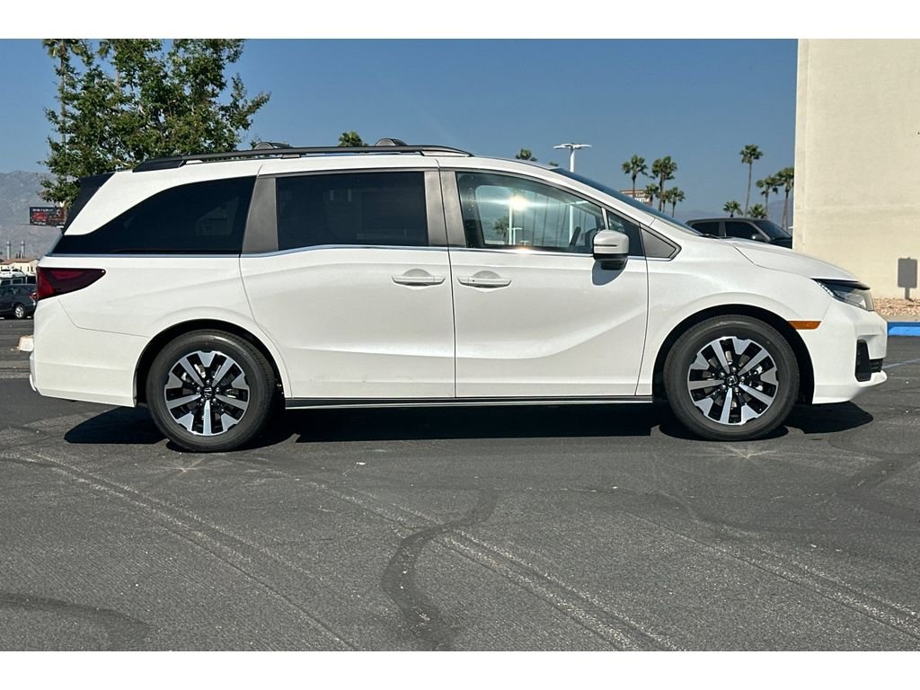 New 2026 Platinum White Pearl Honda EX-L image 3