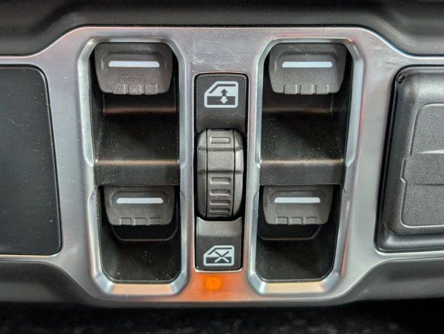 Used 2025 Anvil Clearcoat Jeep Sahara 4xe image 19