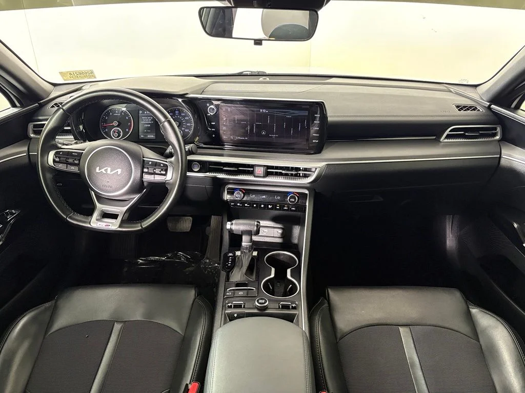 Used 2022 White Kia GT-Line image 37
