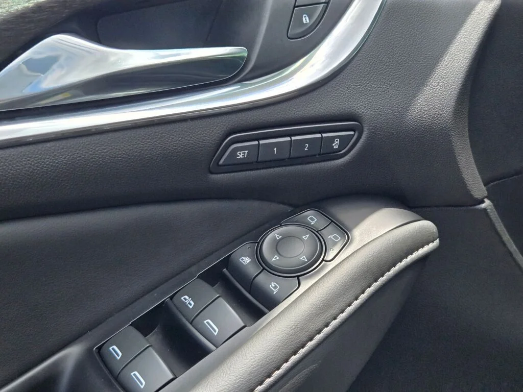 Used 2023 Gray Buick Avenir image 23
