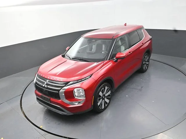 Used 2025  Mitsubishi SE image 26