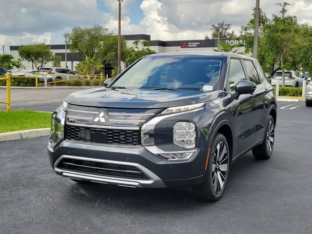 Used 2026 Gray Mitsubishi SE image 31