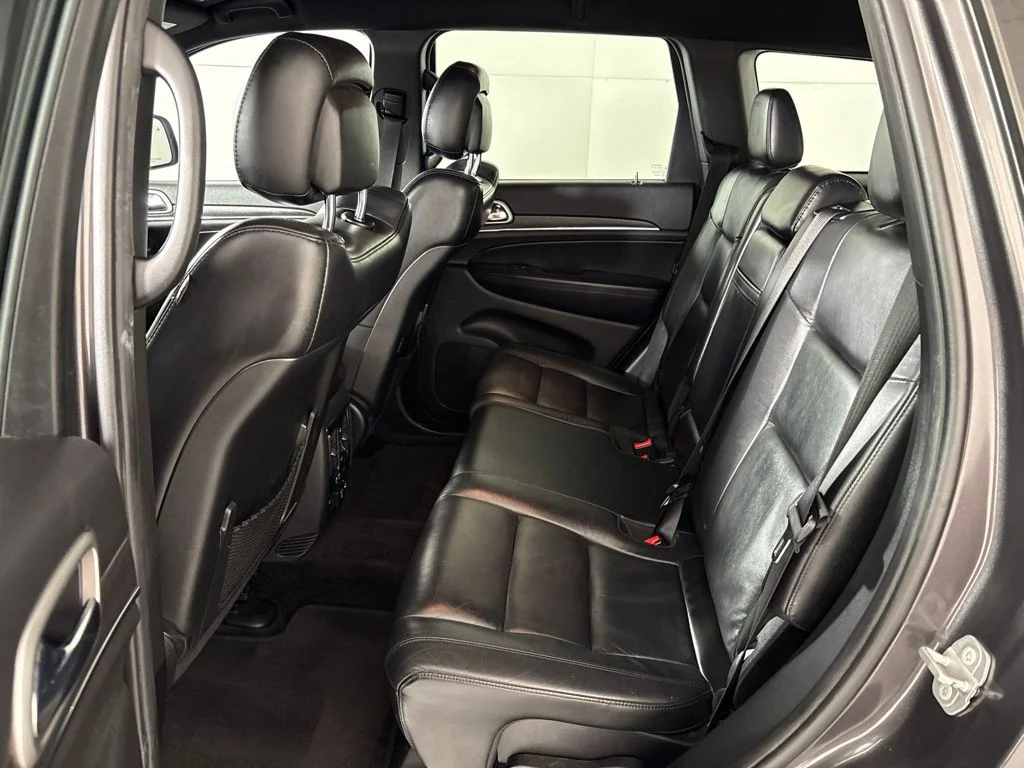 Used 2018 Gray Jeep Limited image 29
