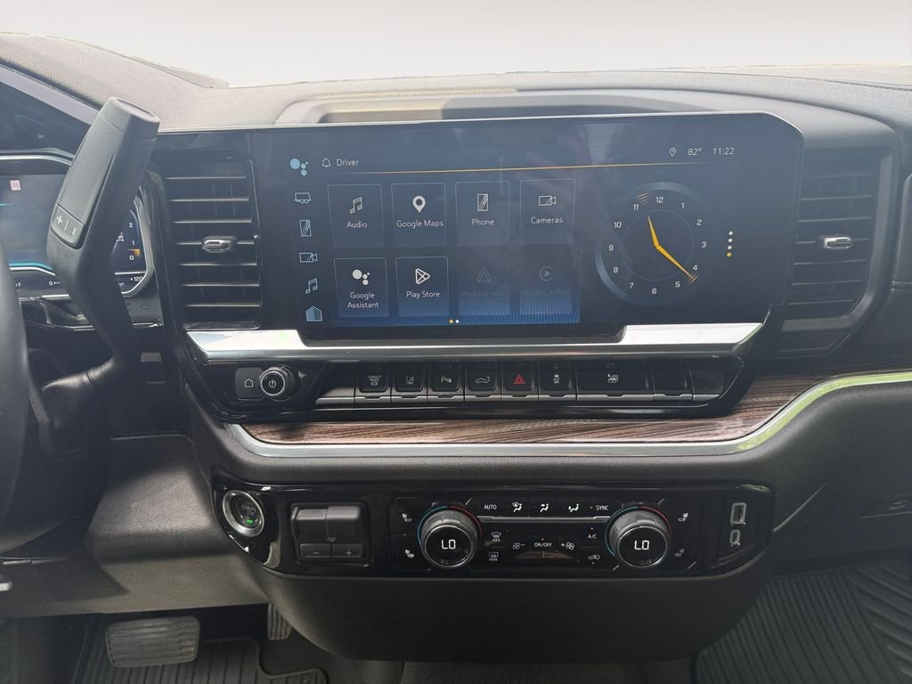 Used 2025 White Chevrolet LT image 11