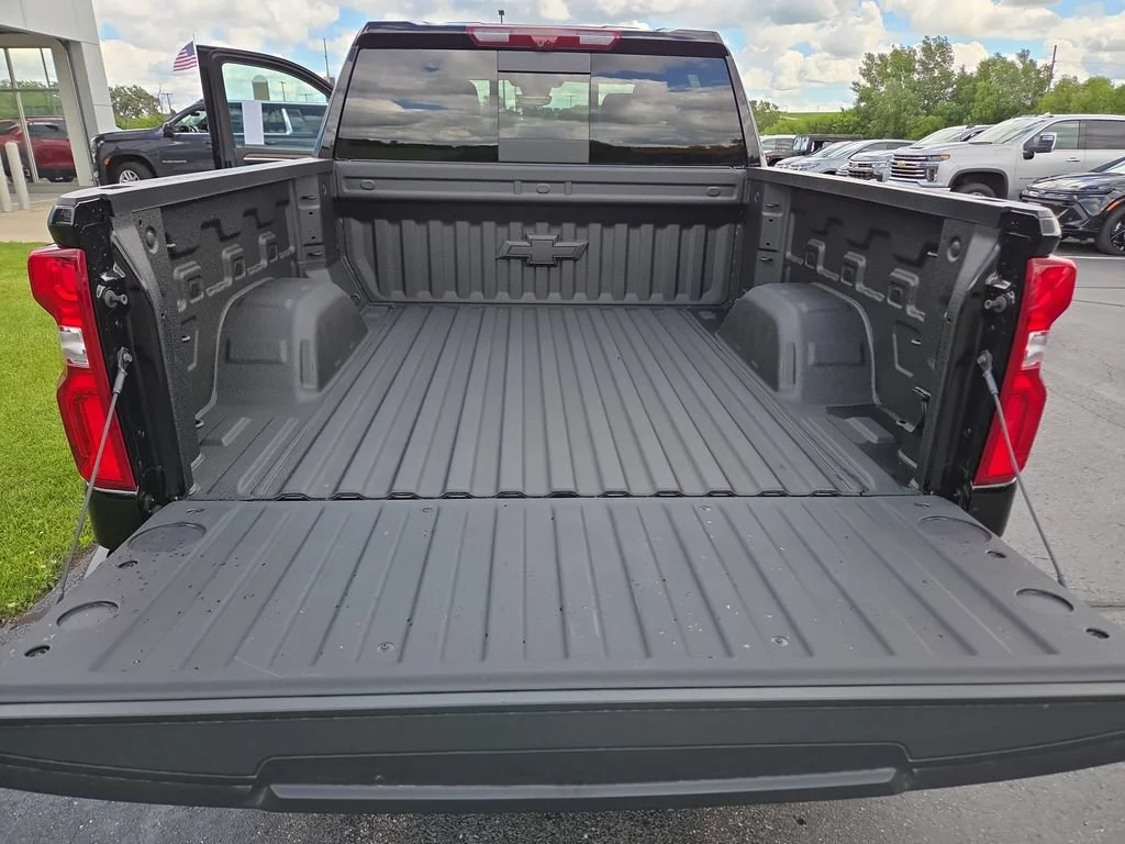New 2026 Black Chevrolet High Country image 28