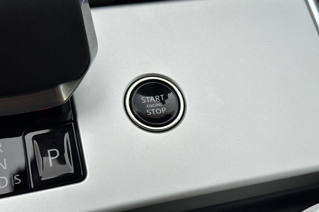 New 2026 Carpathian Grey Land Rover SE image 21