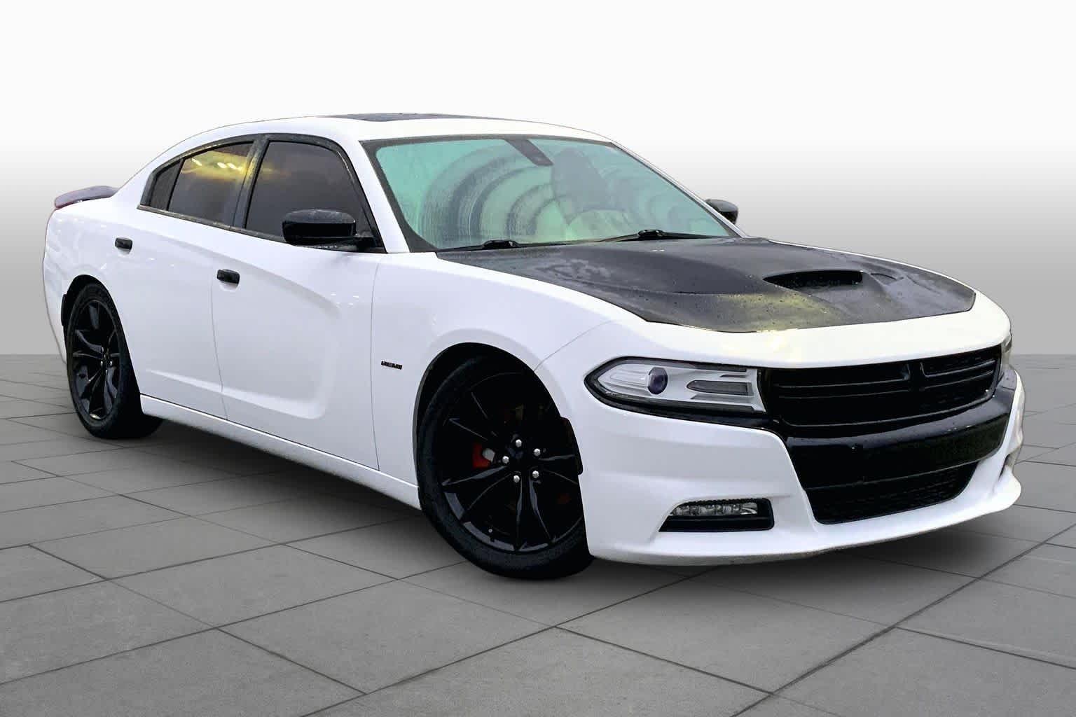 Used 2016 Bright White Clearcoat Dodge R/T image 3