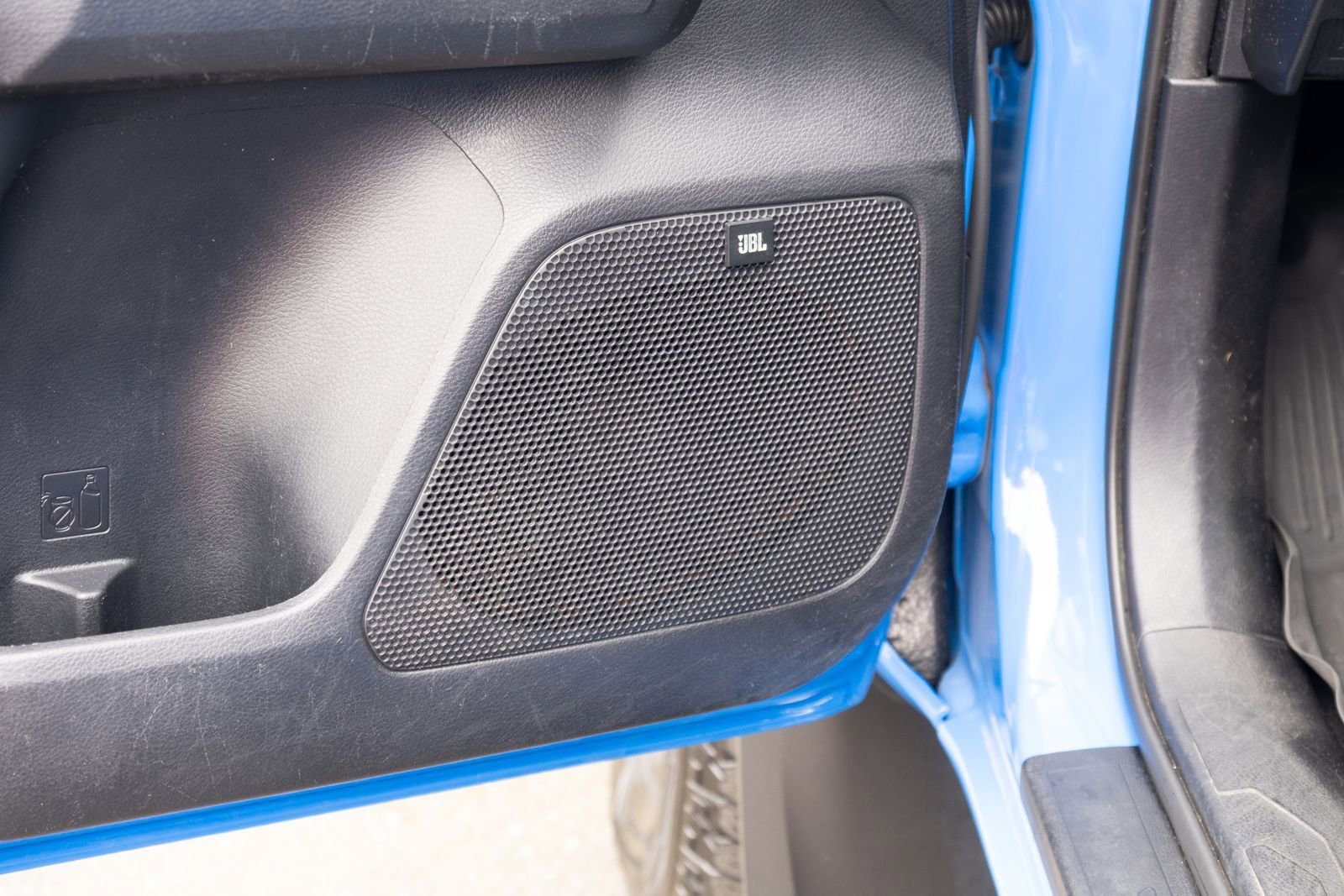 Used 2019  Toyota SR image 9