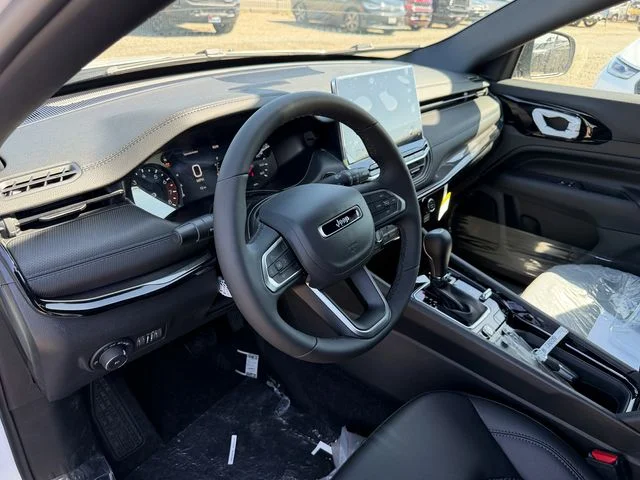 New 2026 Bright White Clearcoat Jeep Latitude image 11